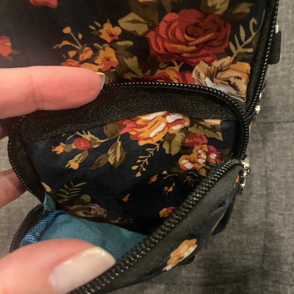 NWOT Bao Bao Hui Floral Crossbody Phone Hands Free Bag